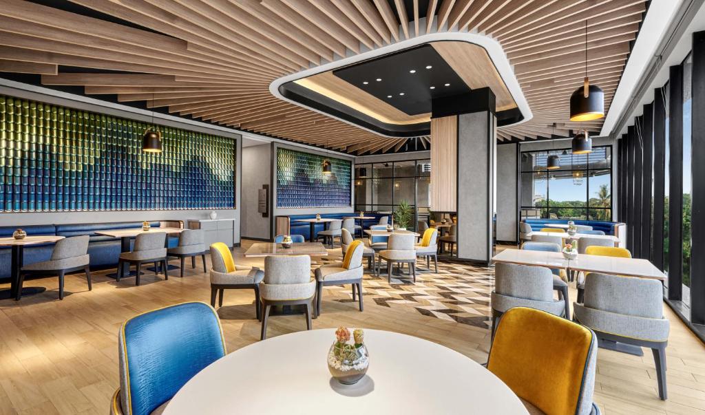 Restaurant, Hyatt Place Makassar in Makassar