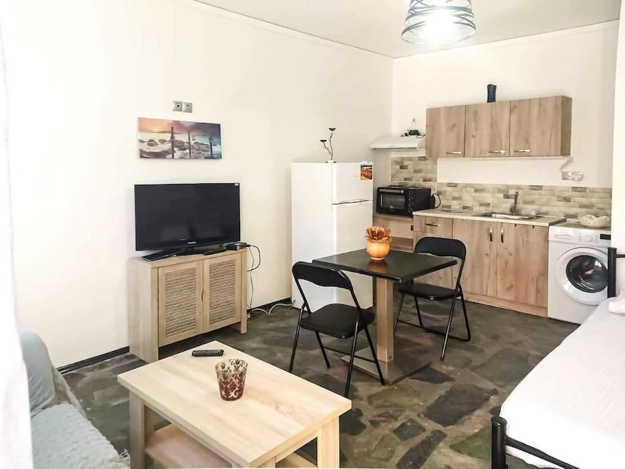 Helen by the River 5, Korfu