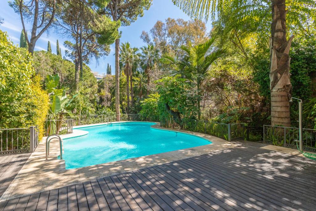 Lujoso Apartamento con piscina en Paseo Maritimo Marbella - 2