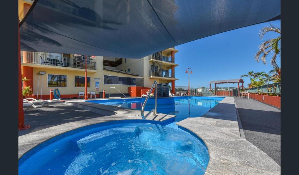 スイミングプール