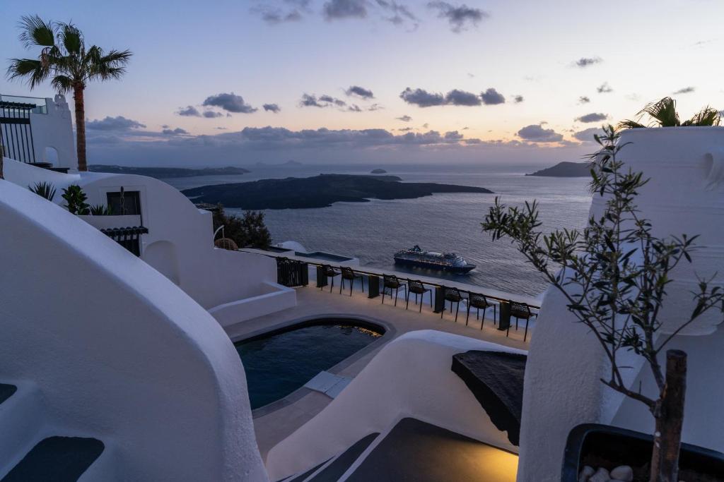 ミル ハウス ニュー エレガント スイーツ (Mill Houses New Elegant Suites) スイミングプール