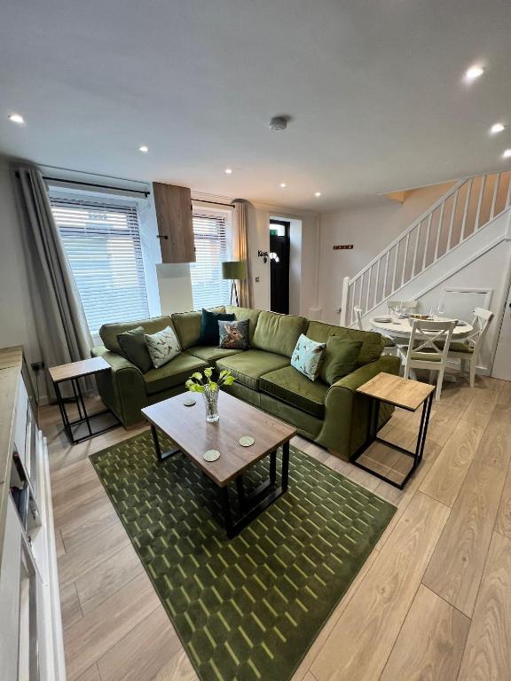 KILEX House - Contractors Long stay 3 bed Bike store, Bedlinog