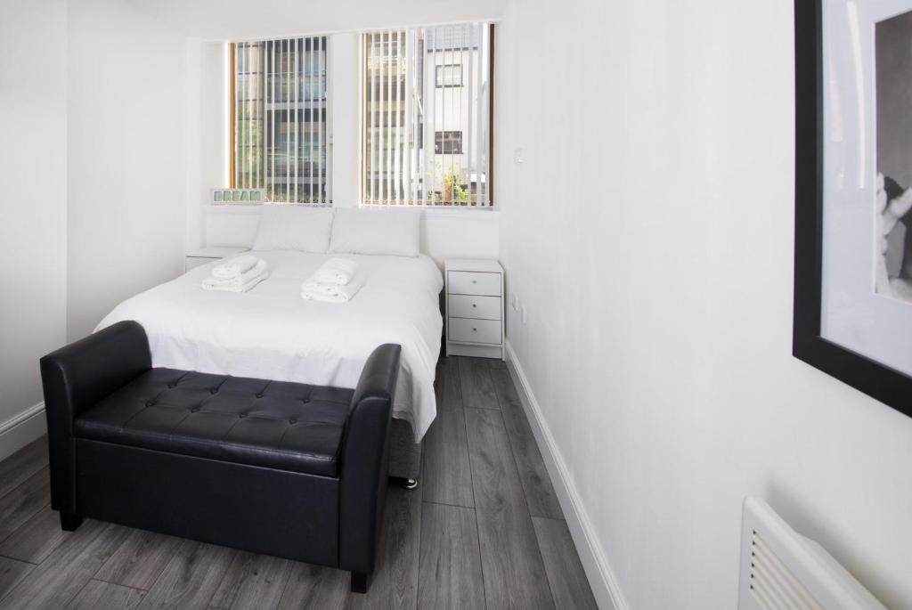 GuestReady - Monochromatic Retreat, Liverpool
