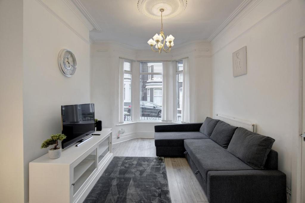 GuestReady - Anfield Serene Home, Liverpool