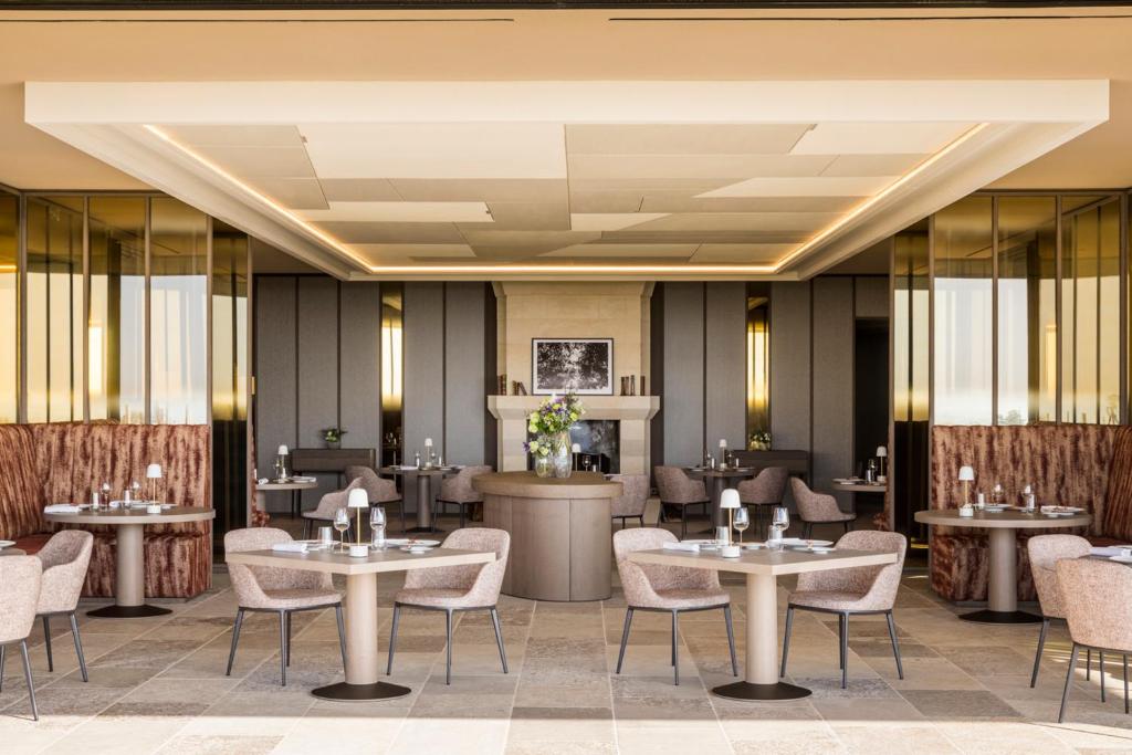 Restaurant, Les Clefs de Troplong Mondot in Saint-Laurent-des-Combes