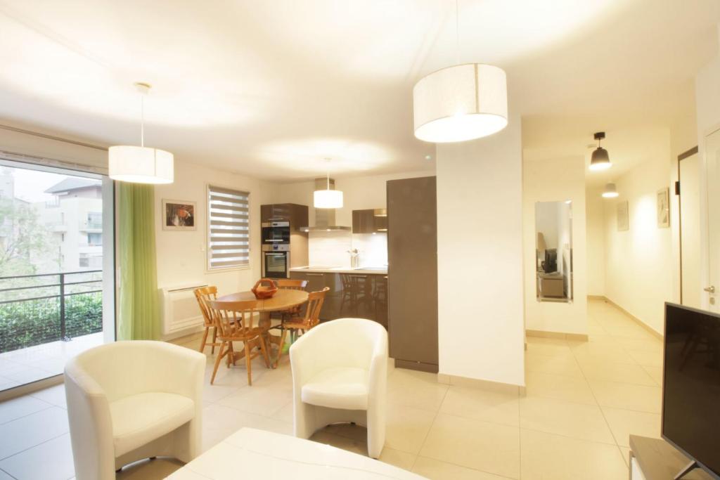 Comfortable T3 just a stone’s throw from the lake! - 3
