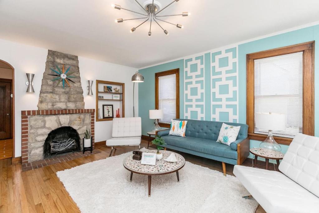 1960s Gem-Close to Downtown And In a Quiet Area, Cedar Rapids