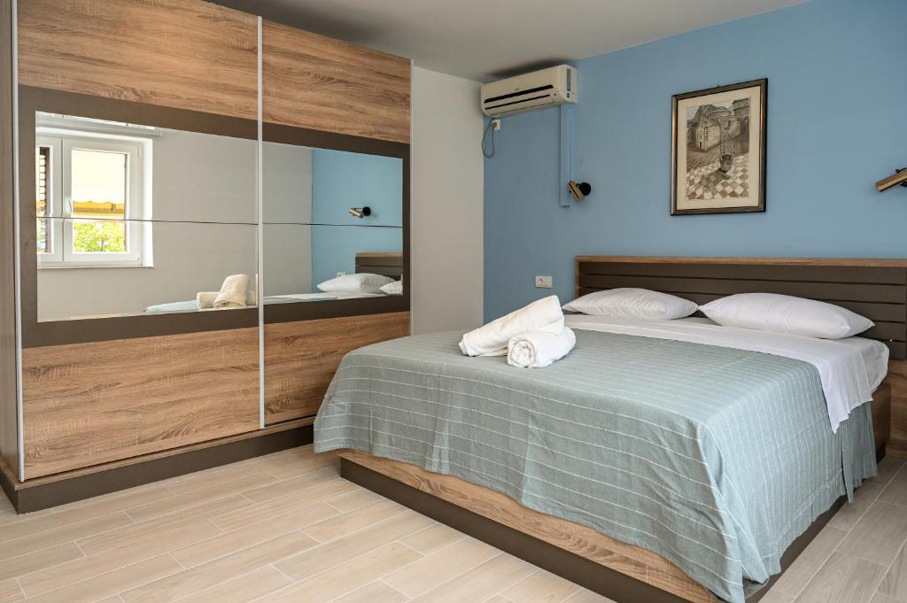 Porto Azzurro apartments - 5