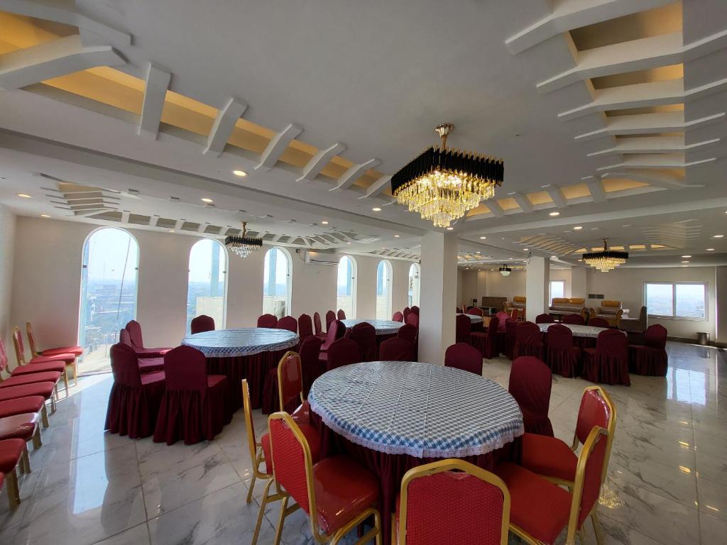 Banquet hall
