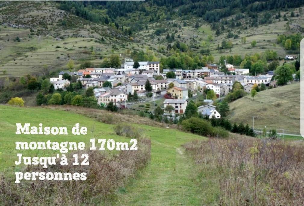 Cozy, spacious, quiet, with views of the slopes., Comus