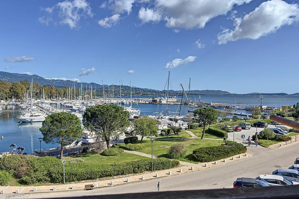 Pretty cocoon with harbour view - 4