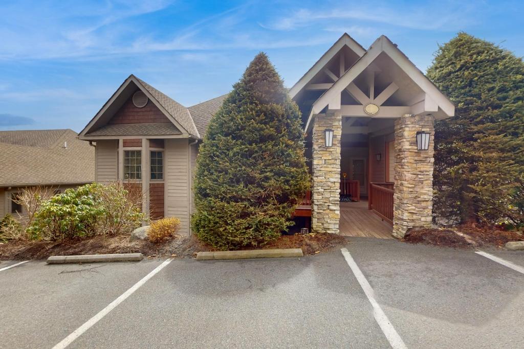 The Owl's Nest at the Reserve, Sugar Mountain