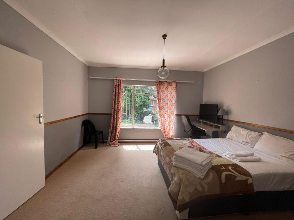 Rooms in a guest-only home behind Menlyn Maine, Pretoria