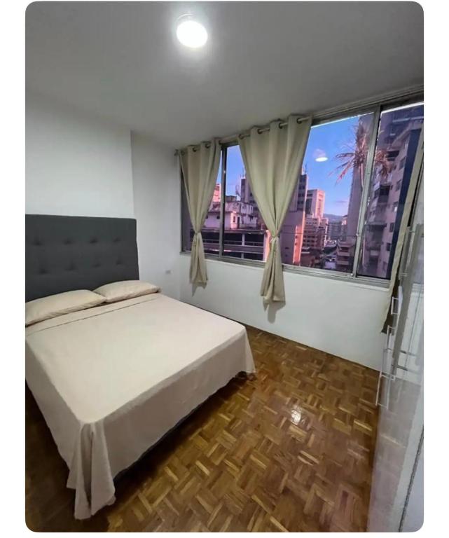 Renewed apt in Altamira, the heart of Caracas - 5
