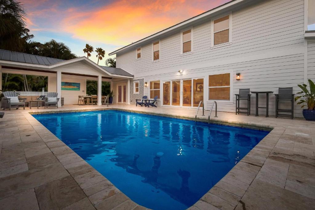 Take Me Away, Holmes Beach