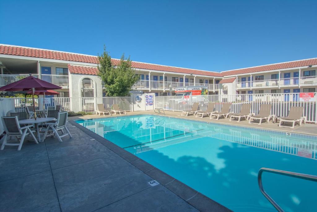 Motel 6-Redding, CA - South, Redding