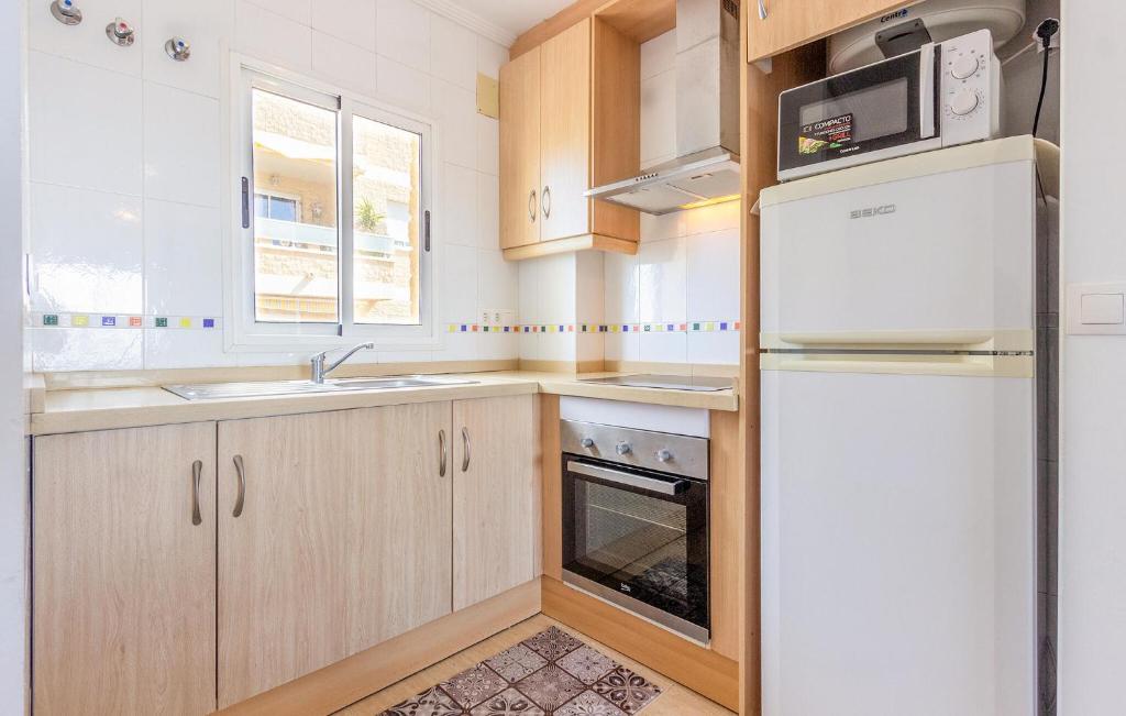 Gorgeous Apartment In Torrevieja - 5