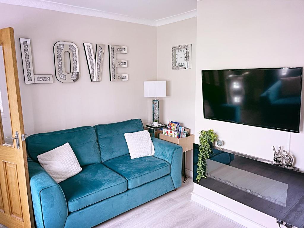 The Serene Stays - 3 Bed Home in Oldham Manchester, Oldham