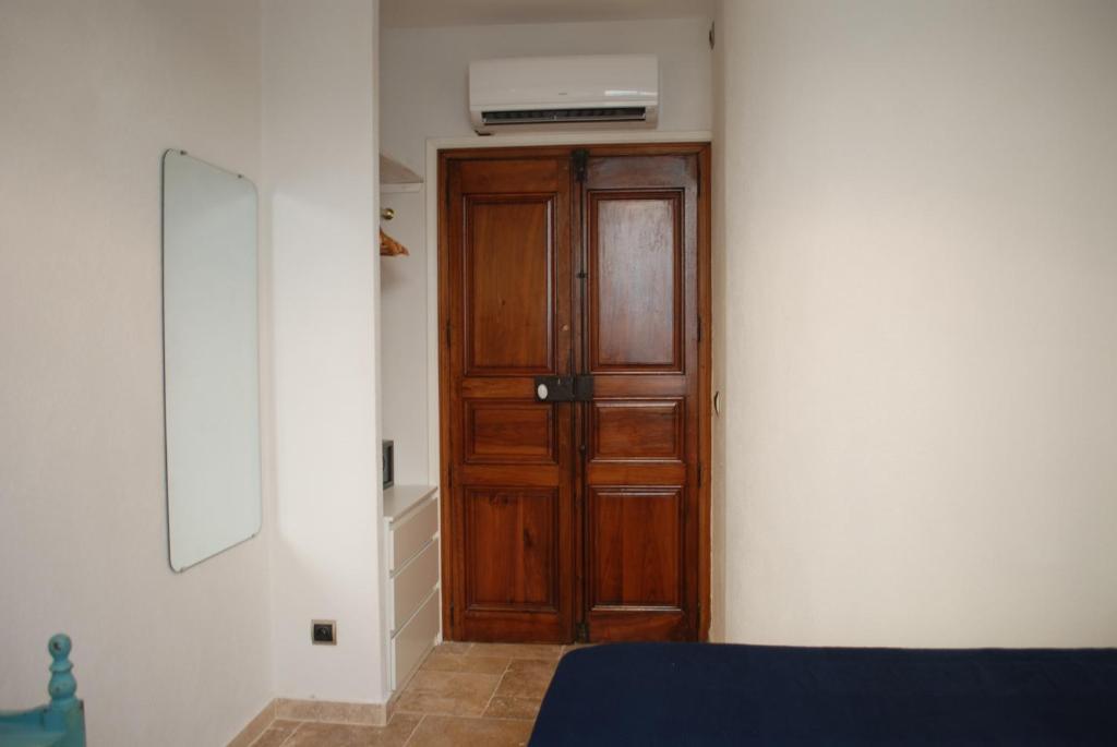 SORTIE 44 - NEWLY renovated 1 bedroom, center of old Antibes - 3