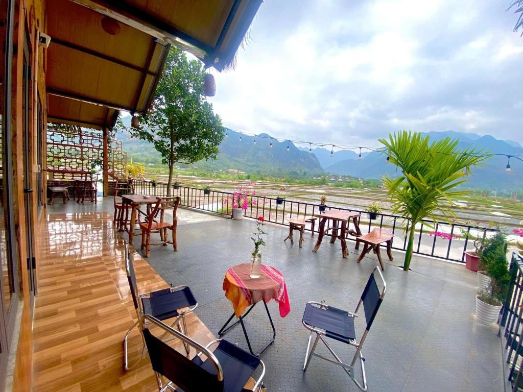 mai chau rice fields homestay