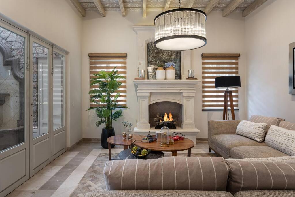 Casa Regina, Stylish 3BR Home in Centro with Rooftop & Jacuzzi - 4