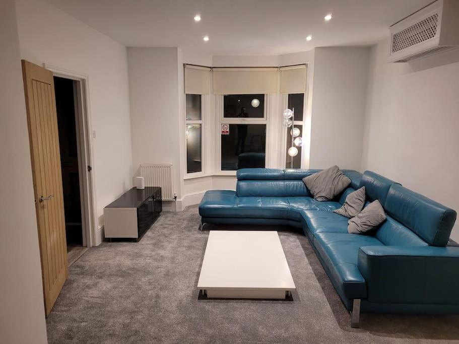 Bright Victorian detached moments from the center with parking, Crawley