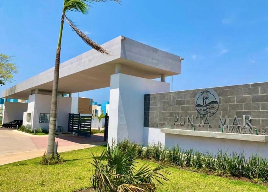 Casa Regina, Gallinero