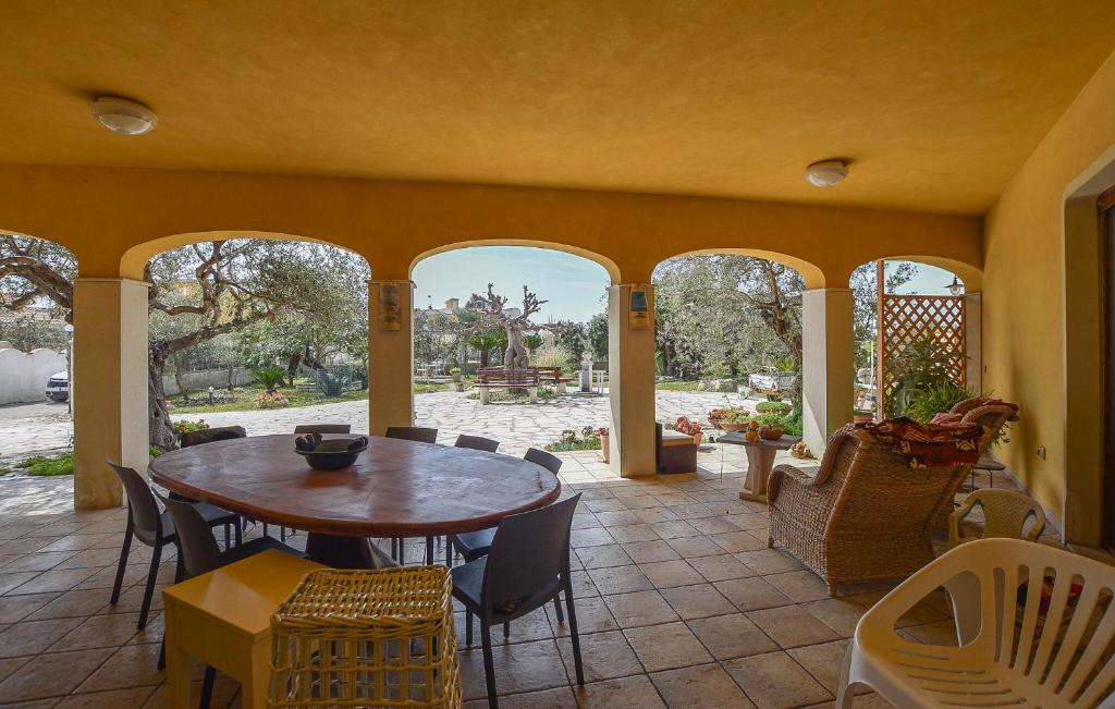 3 Bedroom Beach Front Home In Marina Di Marza - 2