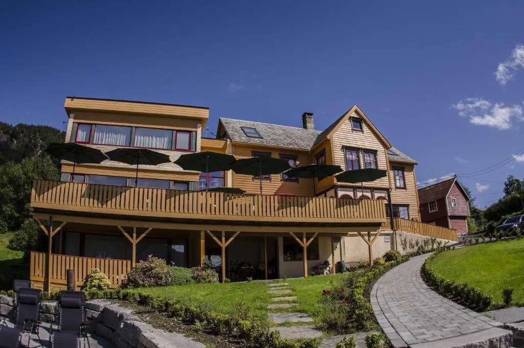 Lavik Fjord Hotel & Apartments, hotel in Lavik