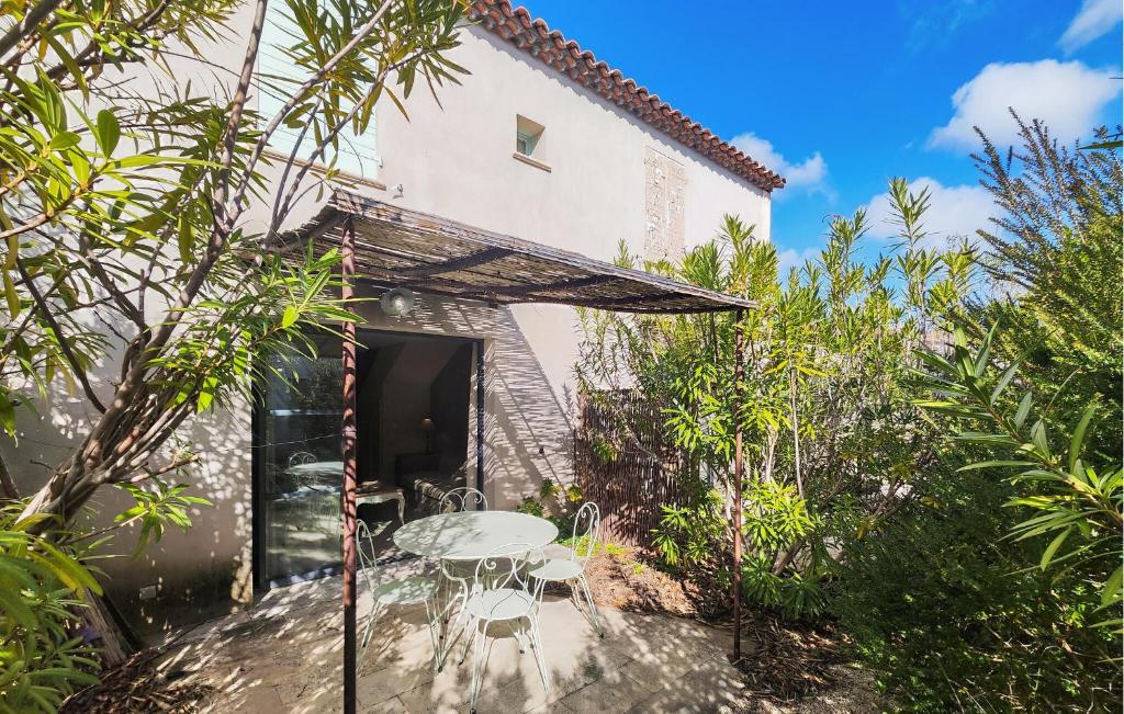 Lovely Home In Saint-Laurent-De-La-Ca, Saint-Laurent-de-la-Cabrerisse