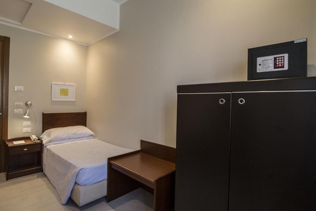 Hotel Mediterraneo photo