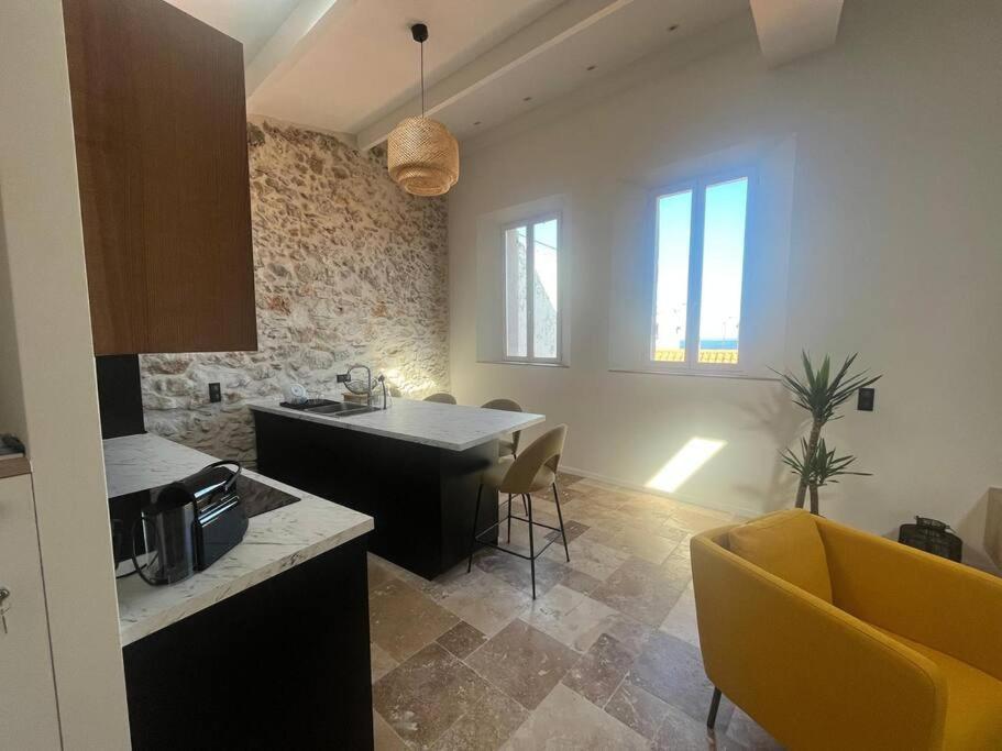 STRELIZIA - New central old Antibes for 4 AC - 2