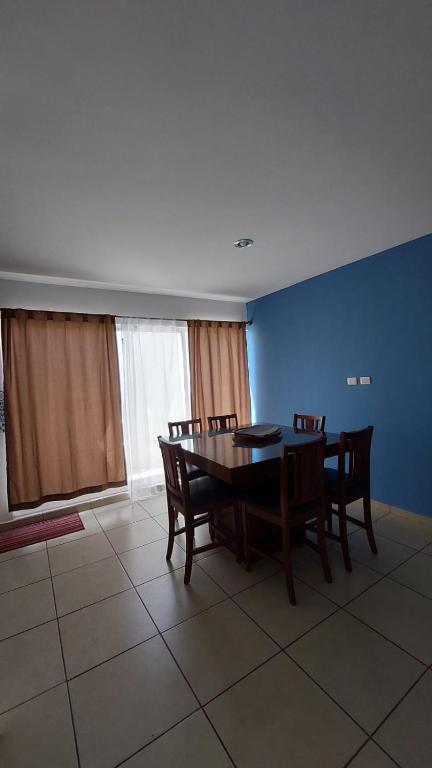 House 5 min by the beach, with wide open garage. - 3