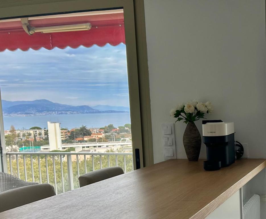 Superbe 2 pièces Antibes vue mer, piscine, parking - 4