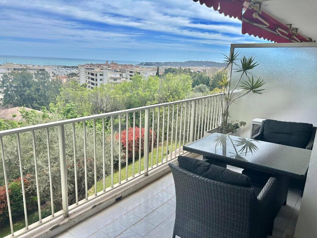 Superbe 2 pièces Antibes vue mer, piscine, parking - 2