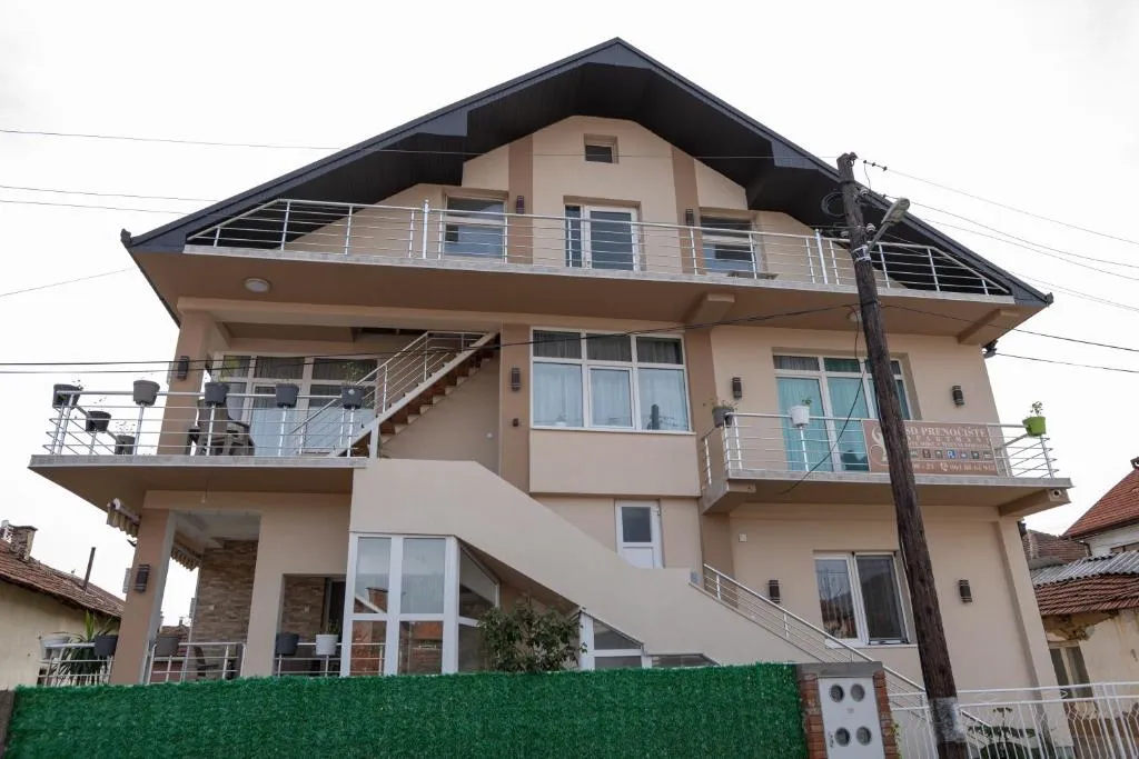 SD PRENOĆIŠTE，位于弗拉涅的酒店