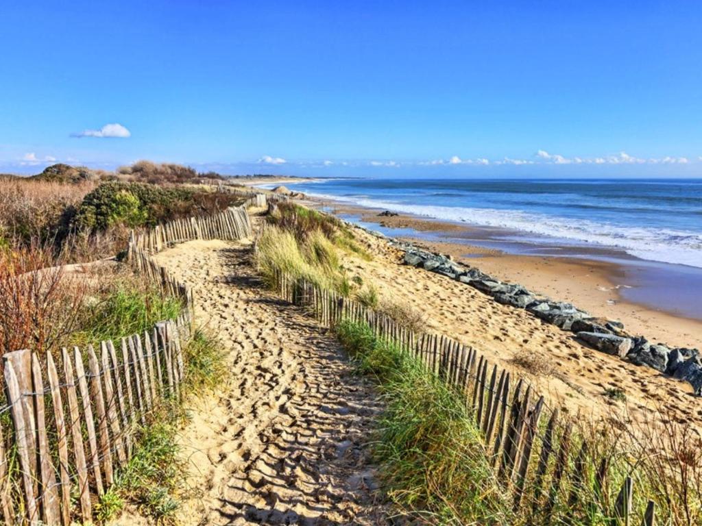 Appartement Rénové Climatisé à 300m Plage avec Parking - FR-1-732-68 - 2