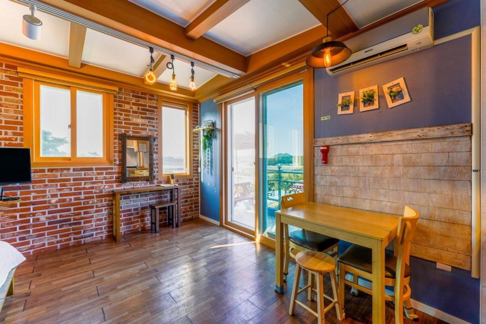 Taean  Haeyang Jungwon Pension