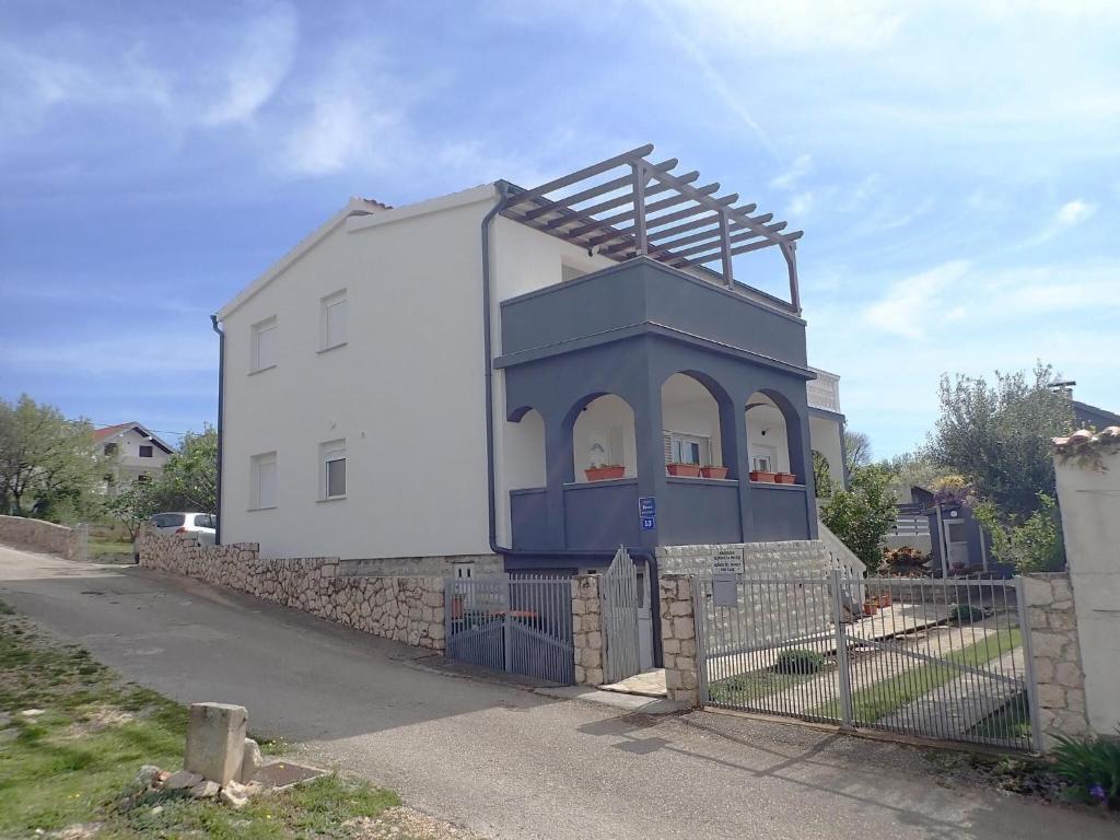 Apartment in Maslenica with Sea View, Maslenica