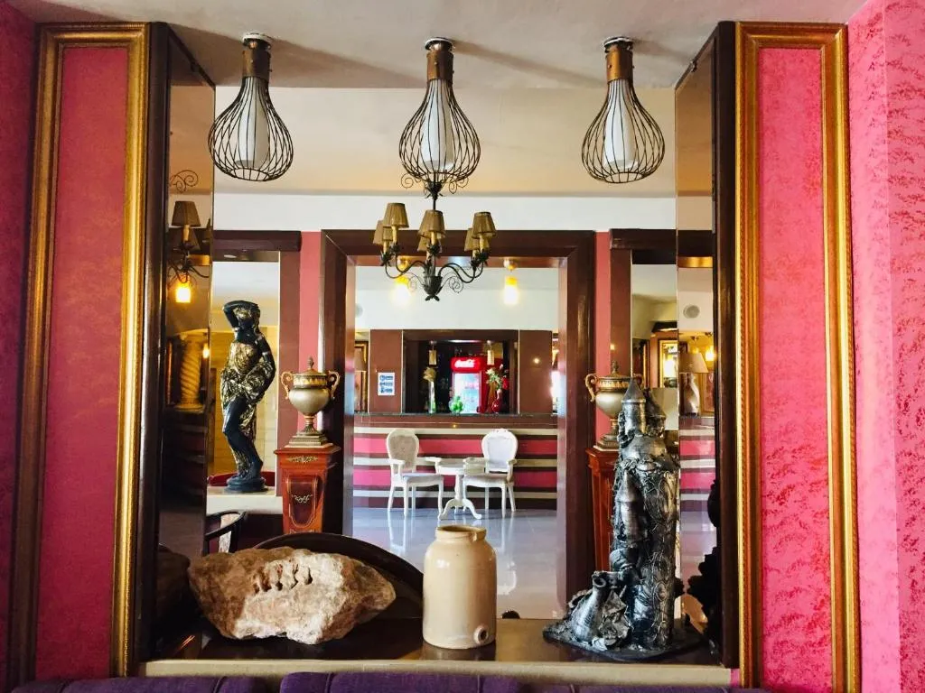 Hotel Les Ambassadeurs, hotel in Oran