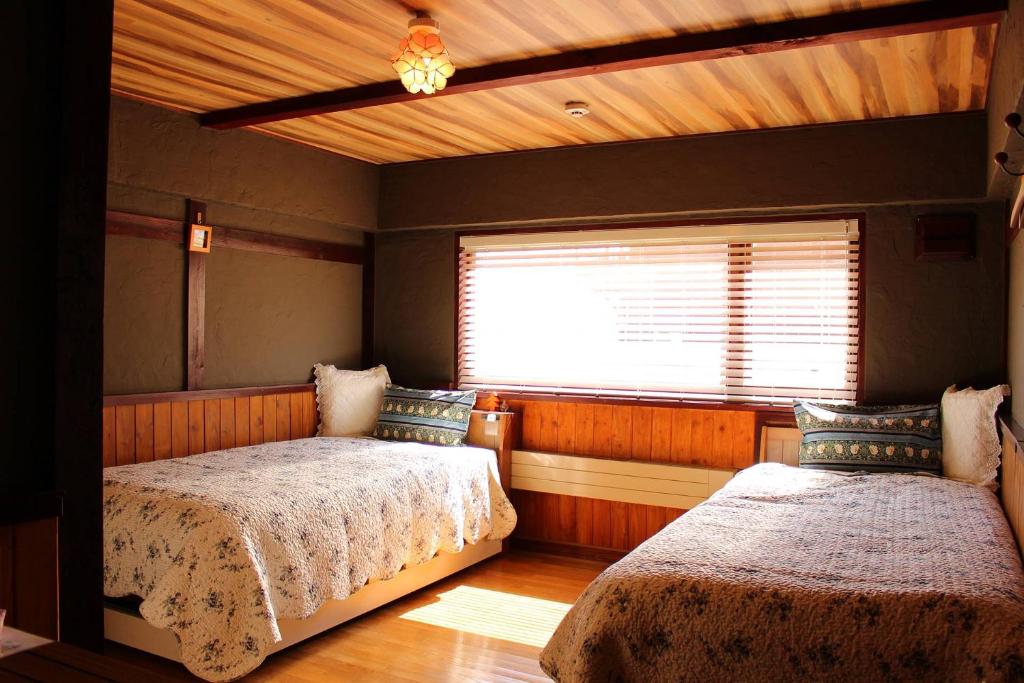 咖啡旅館觸木 (Cafelodge Touch Wood)