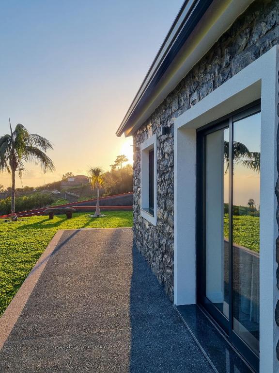 Florenças House - Private Jacuzzi & Garden, Calheta