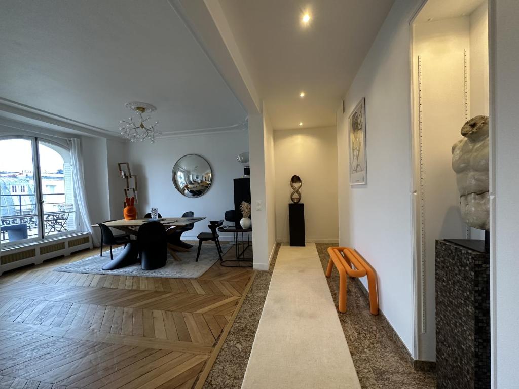 Luxury, Elegant, Eiffel Tower view - 4
