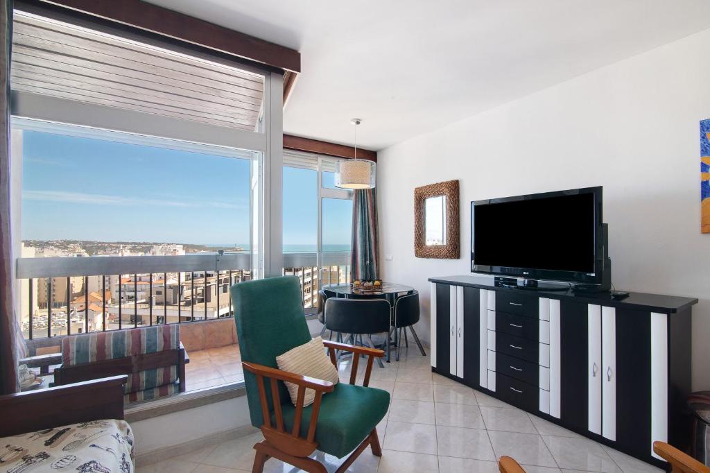 Beach Apartment with Ocean view, Portimão