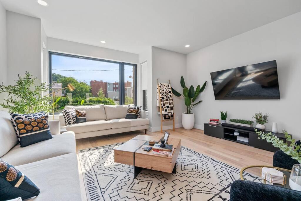 Two Private Rooms on Arch Street, Pittsburgh