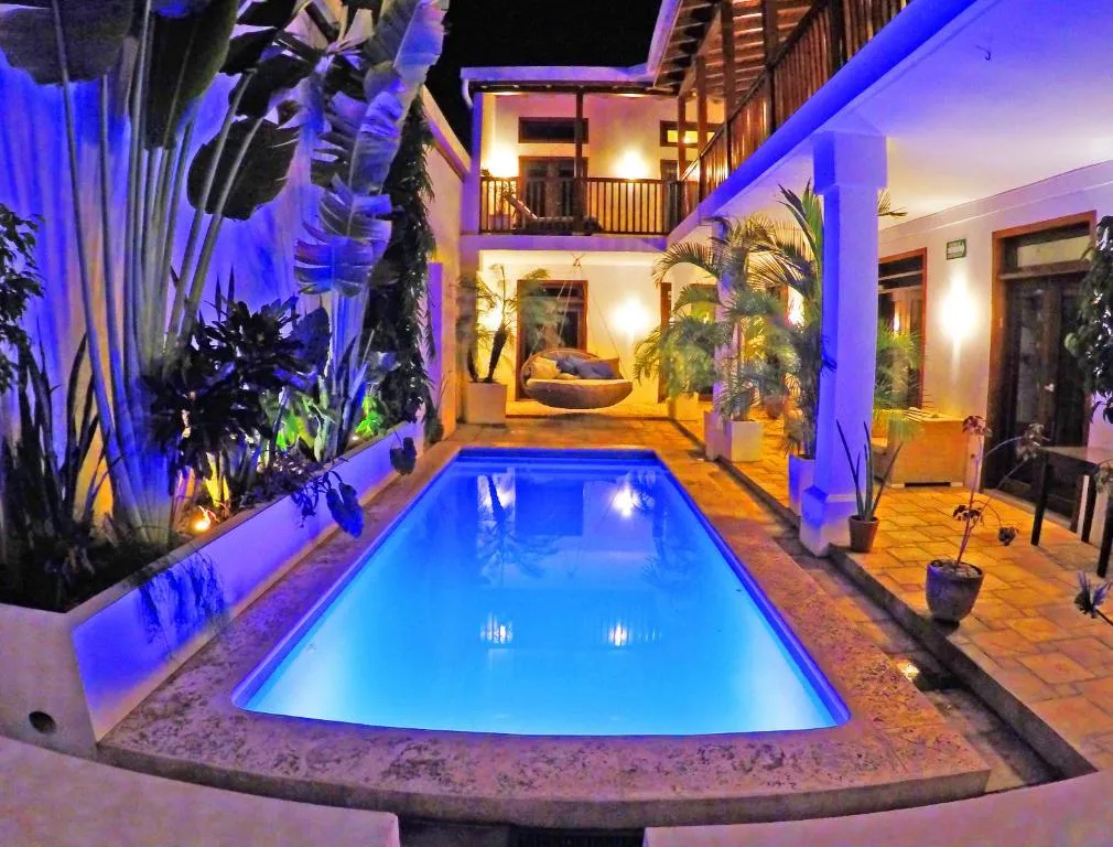 Hotel and Coffe Azul，位于莱昂的酒店