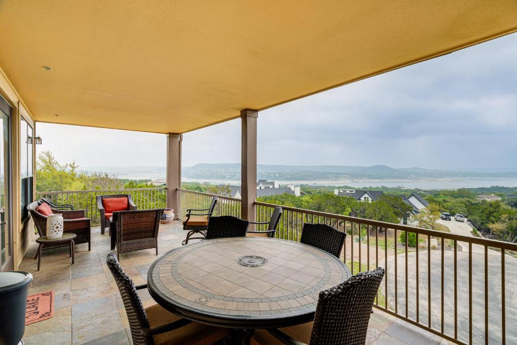 Jonestown Condo on Lake Travis with 2 Balconies!, Jonestown