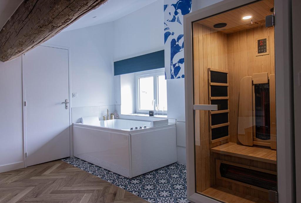 Suite Saphir - Jacuzzi & Sauna, Saint-Étienne