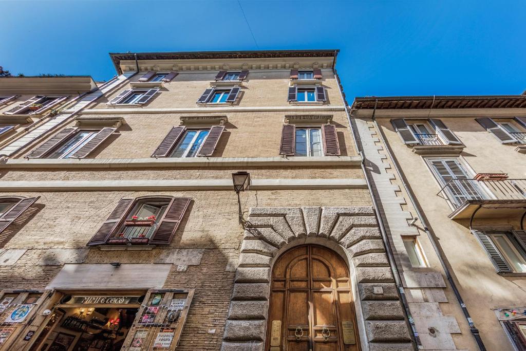 Piazza Navona historical palace - 2