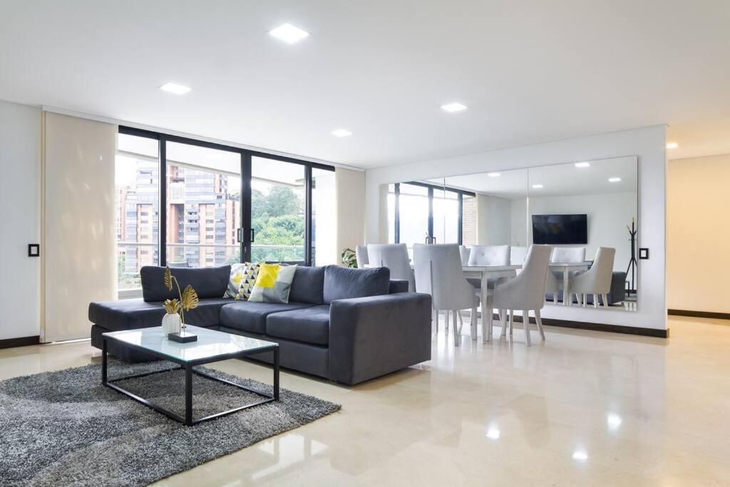 301 Modern space in exclusive area of El Poblado - 1